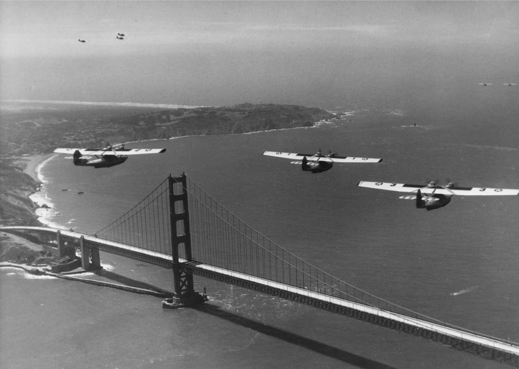 1937: Flying together